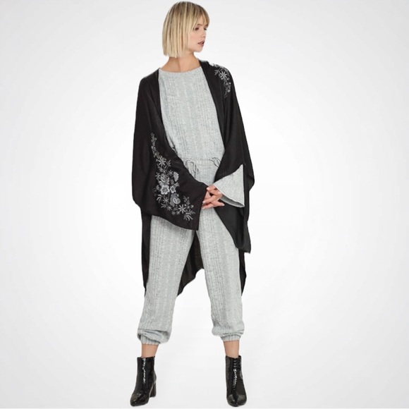 Hello Nite! "Silky Soft Embroidered Loungewear Black Kimono" - Picture 2 of 7